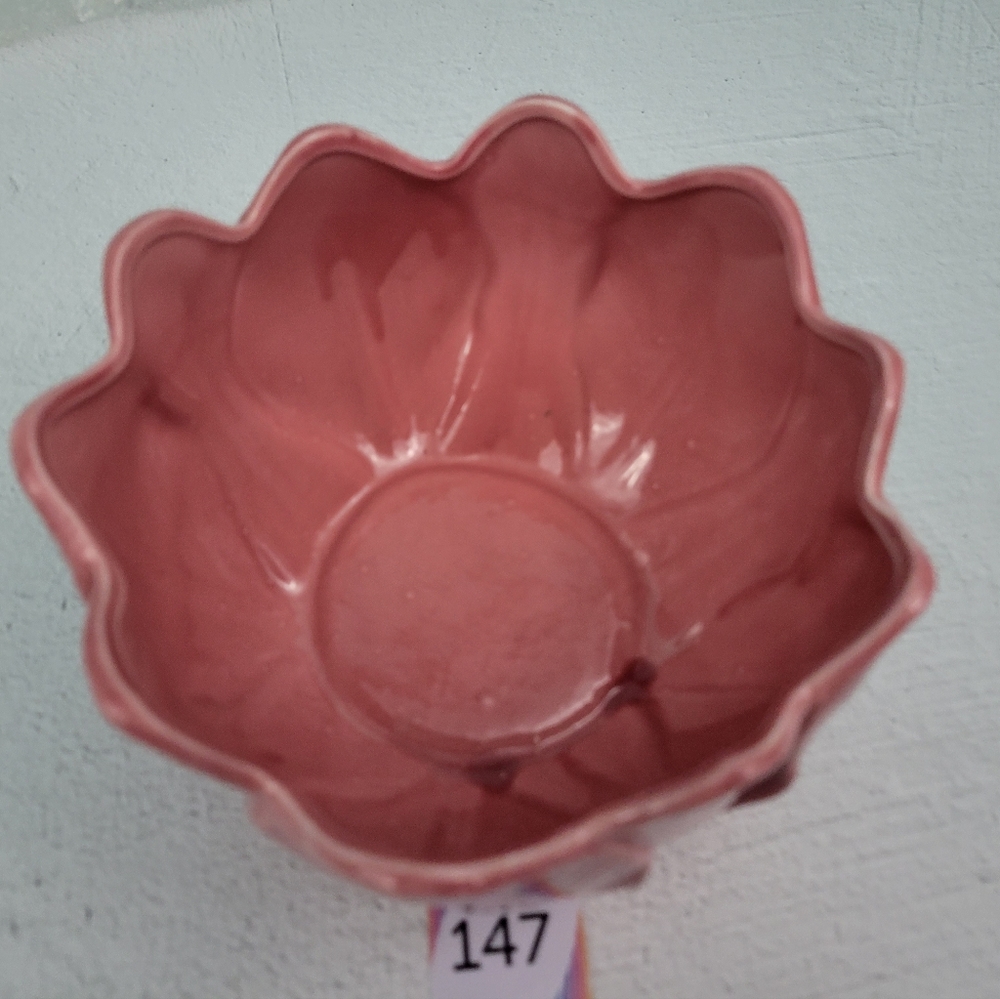 NWOT Pfaltzgraff Tea Rose. Large Pink Bowl with Petals. Very Pretty!